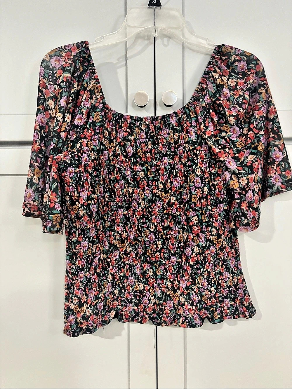 Everve Floral Blouse in Black & Pink Size Medium